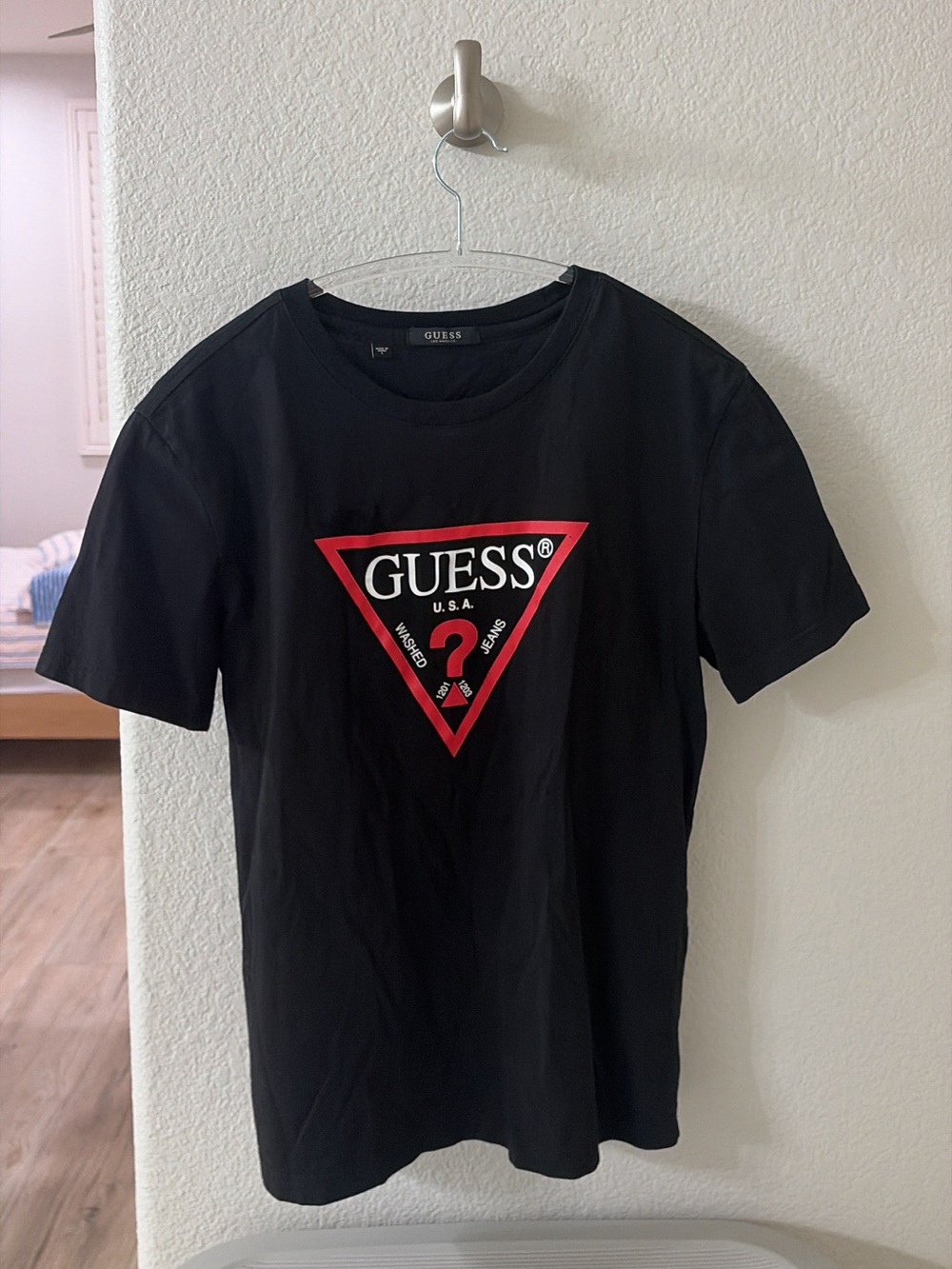 GUESS Original Triangle Logo T-Shirt – Black | Size L